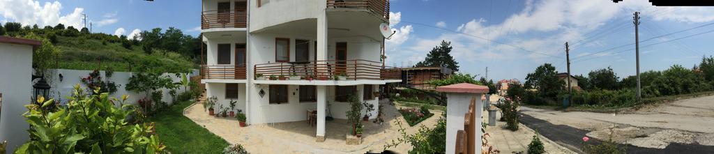 אובזור Petrovi Guest House מראה חיצוני תמונה
