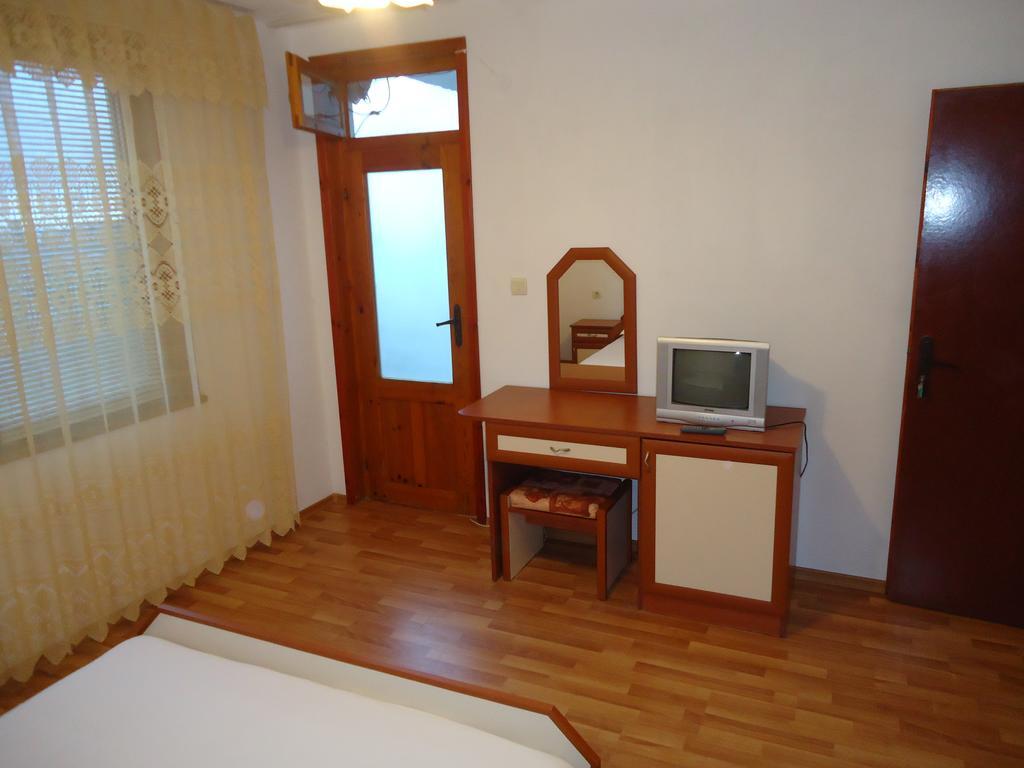 אובזור Petrovi Guest House חדר תמונה